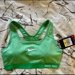 Women’s Nike Padded Sports Bra!